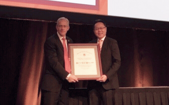 Dr Michael Wong Received Awards